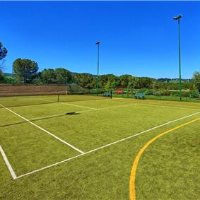 5 bedroom villa with pool and tennis court near San Gimignano, sleeps 10